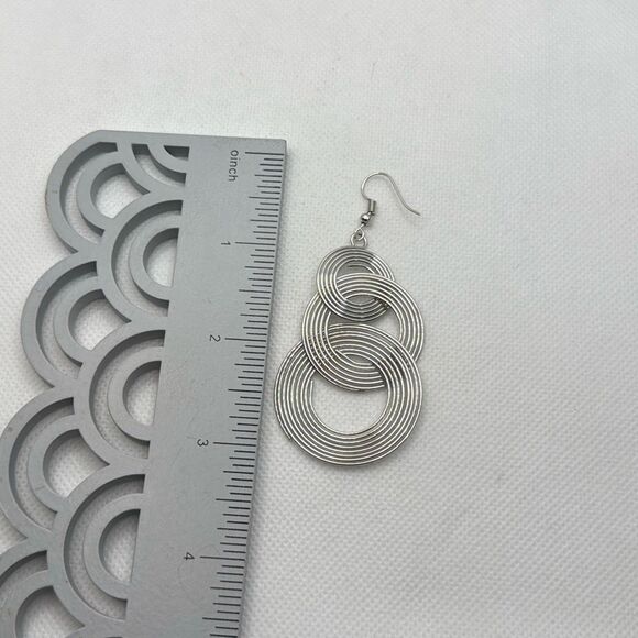 NWOT Exaggerated 70’s style disco circle fishhook earrings - Picture 3 of 3